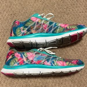 Floral/flamingo print Sketchers sneakers-size 10